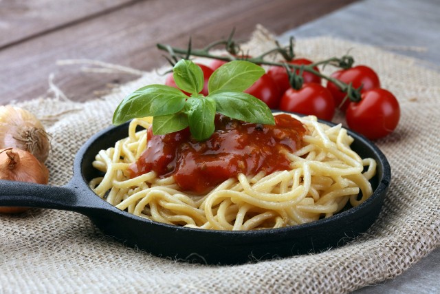 We Włoszech znanych jest około 70 rodzajów makaronu i niemal każdy pasuje najlepiej do innego rodzaju sosu.