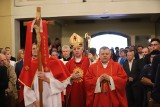 Biskup Jan Piotrowski udzielił sakramentu bierzmowania młodzieży z parafii świętej Teresy od Dzieciątka Jezus w Kielcach - Słowiku 