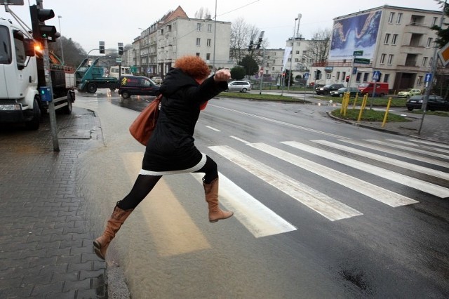 Do awarii doszło na ul. Ku Słońcu, prawie przy skrzyżowaniu z ul. Piastów.