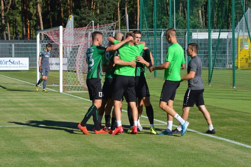 2 liga. Stal Stalowa Wola wygrała z Lechem II Poznań i opuściła strefę spadkową. Fidziukiewicz i Mroziński bohaterami (ZDJĘCIA)