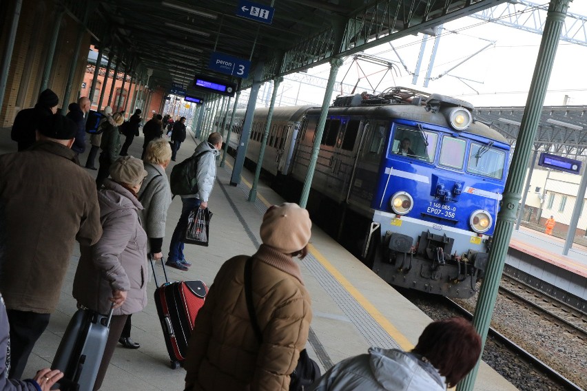 PKP PLK uprzedza: pociągi między Toruniem Wschodnim a...