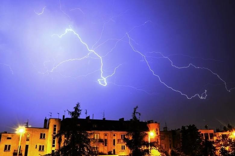 Ostrzeżenia pogodowe IMGW przed burzami z gradem. Śledź...