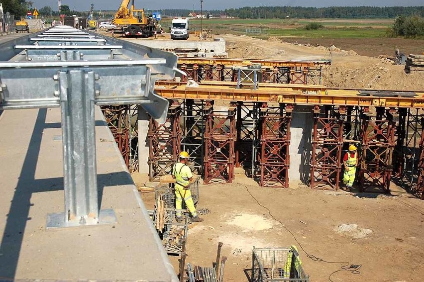 Budowa mostu nad rzeką Orlą w okolicach Korzeńska