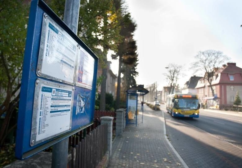 Mieszkańcy osiedla Stefana Batorego w Słupsku nadal walczą o przywrócenie autobusowej linii nr 9 .