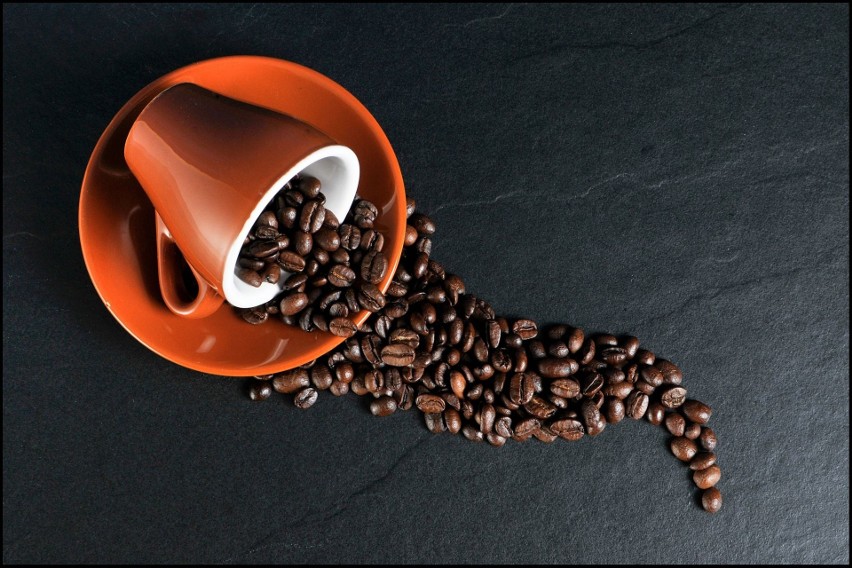 Tyle kofeiny zawiera kawa (200 ml):...