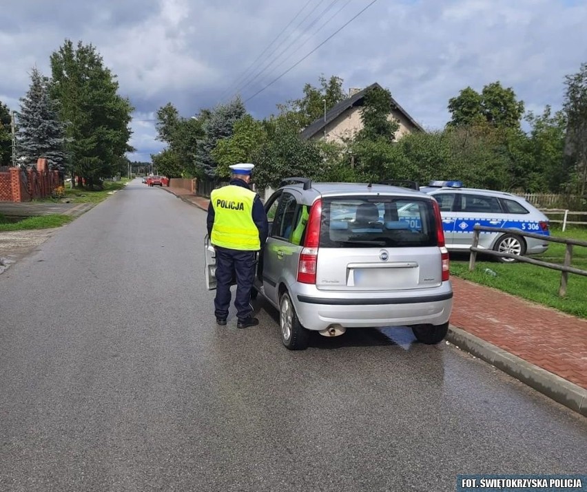 Policjanci ostrzegali i zwracali uwagę kierowcom na drogach powiatu koneckiego