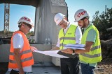 Przebudowa przedłużenia Korfantego w Częstochowie w kluczowej fazie. Montowany jest obiekt ważący blisko 2 tysiące ton!