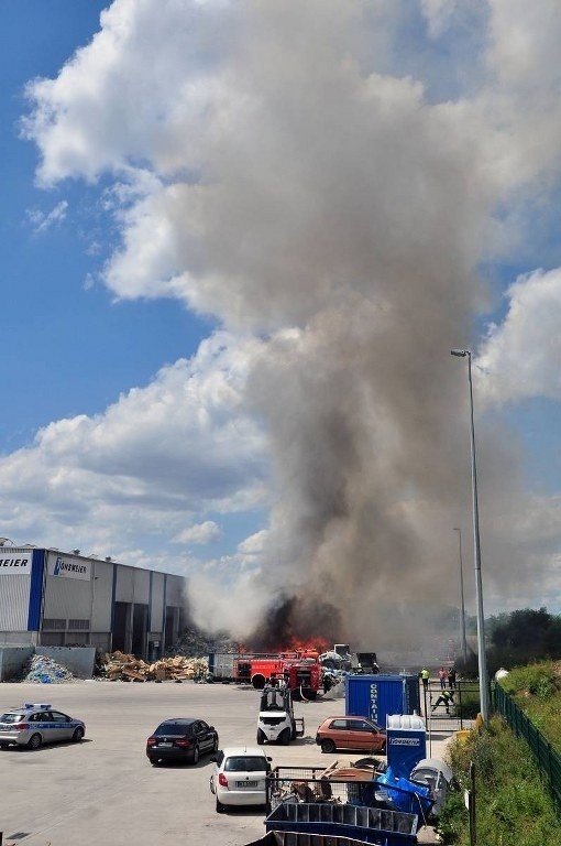 Piotrowo Pierwsze: Potężny pożar składowiska odpadów. Jedna...