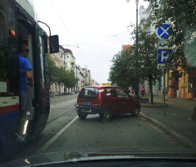 Tak zaparkował na ulicy Gdańskiej kierowca seicento...