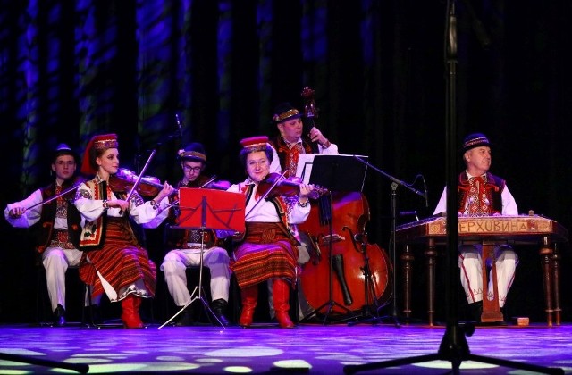 Folkowy zespół zaprezentował bogaty repertuar tradycyjnych pieśni i tańców ludowych Ukrainy.