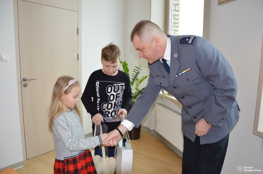 Kacper Zając i Kamilka Zając w obecności rodziców,...