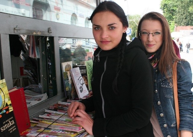 Bez dowodu nie sprzedam &#8211; taką odpowiedź usłyszały Ewelina i Oliwia prosząc o paczkę papierosów w kiosku obok jarosławskiej poczty. Nie pomogły tłumaczenia.