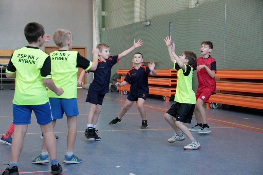 Mikołajkowy Turniej Koszykówki w Rybniku. Dzieci chcą być jak Kobe Bryant
