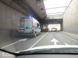 Łódź: Stłuczka w tunelu! Na miejscu laweta i policja. ZDJĘCIA