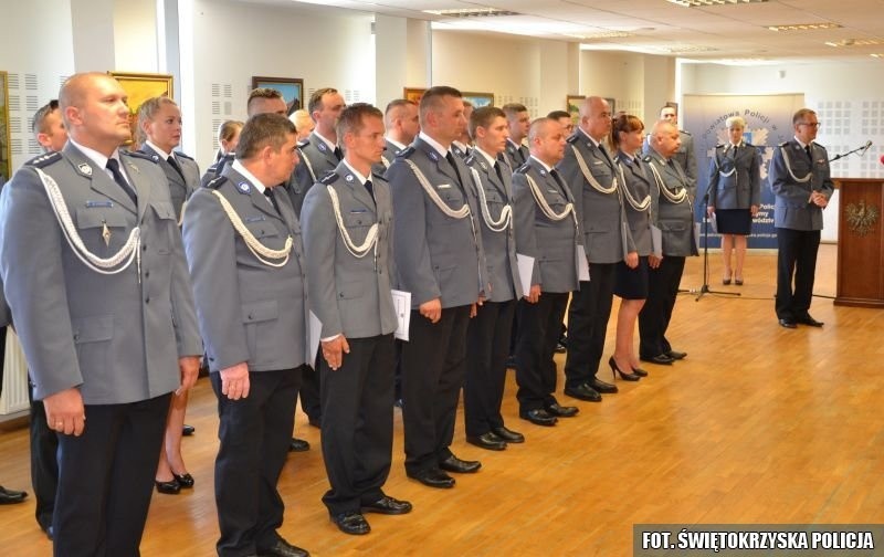 Obchody Święta Policji w Jędrzejowie. 24 policjantów z nominacjami na wyższe stopnie