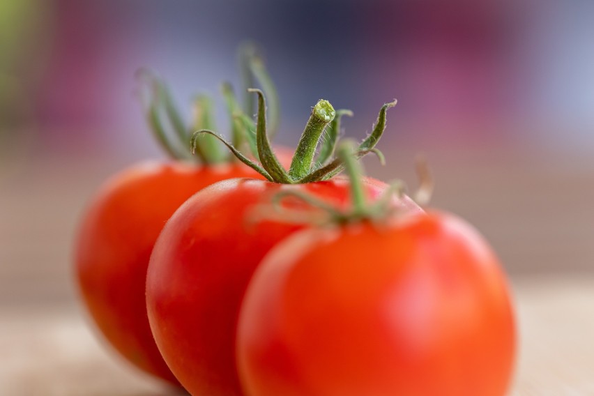 Pomidory zawierają w sobie sporo kwasów organicznych,...