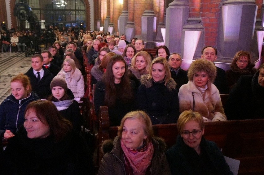 Boże Narodzenie. Gwiazdy kolędowały w naszej katedrze (zdjęcia, wideo)