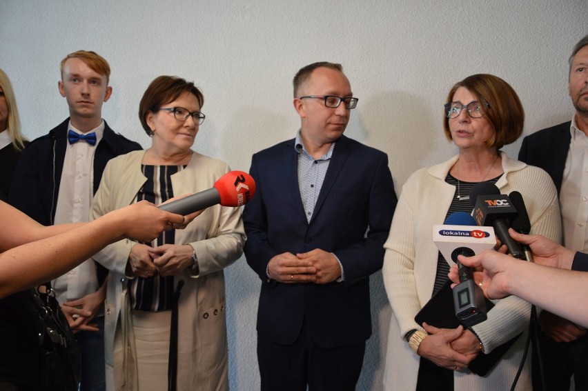 Ewa Kopacz i inni politycy Platformy Obywatelskiej w Ostrowcu. Podsumowali "Program dla młodych"