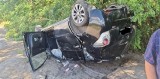 Wypadek w Wielgomłynach. Dachował samochód osobowy