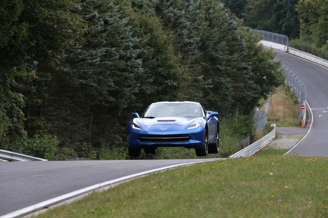 Corvette Stingray coupe w czasie testów na słynnym niemieckim torze Nürburgring, Fot: Chevrolet