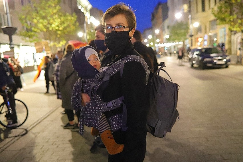 Protest zorganizowały Łódzkie Dziewuchy Dziewuchom....