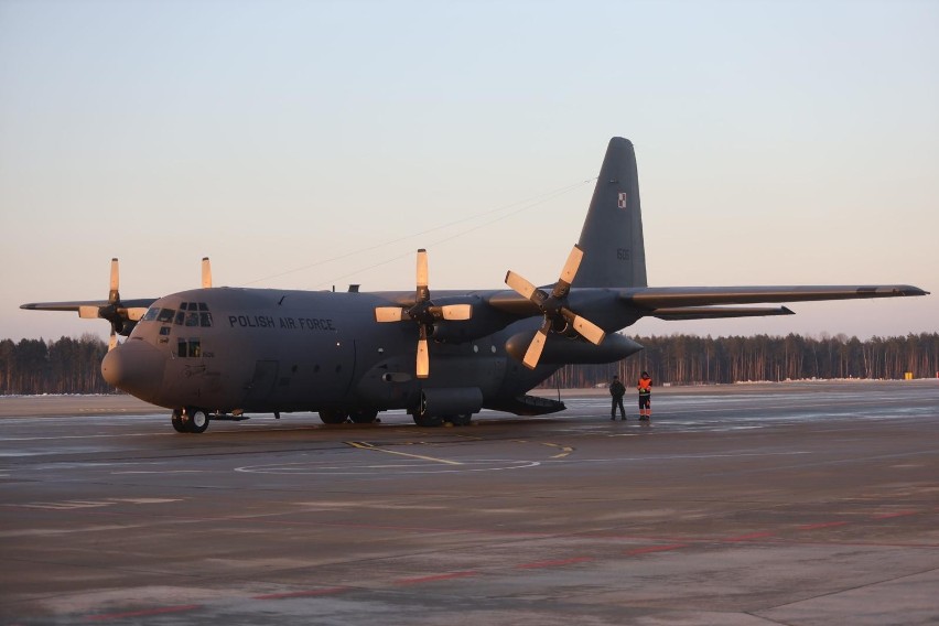 Wojskowy Hercules C130 to samolot typu cargo. Dziś w nocy na...