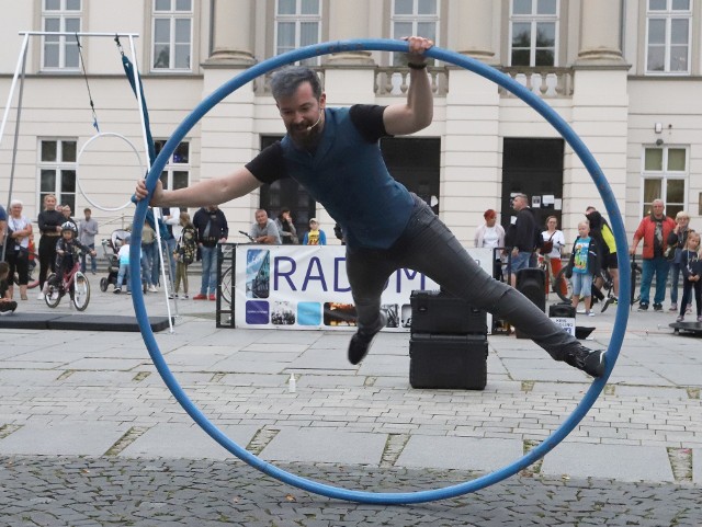 Artyści uliczni zawładnęli deptakiem Radomia.