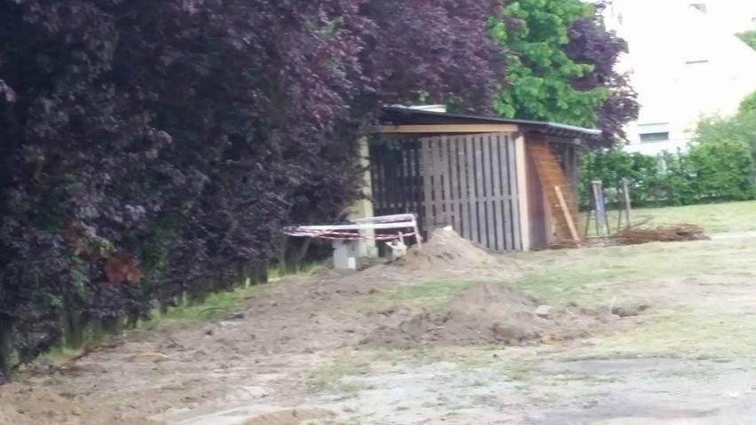 Do przyjazdu saperów niewybuchów pilnuje policja.