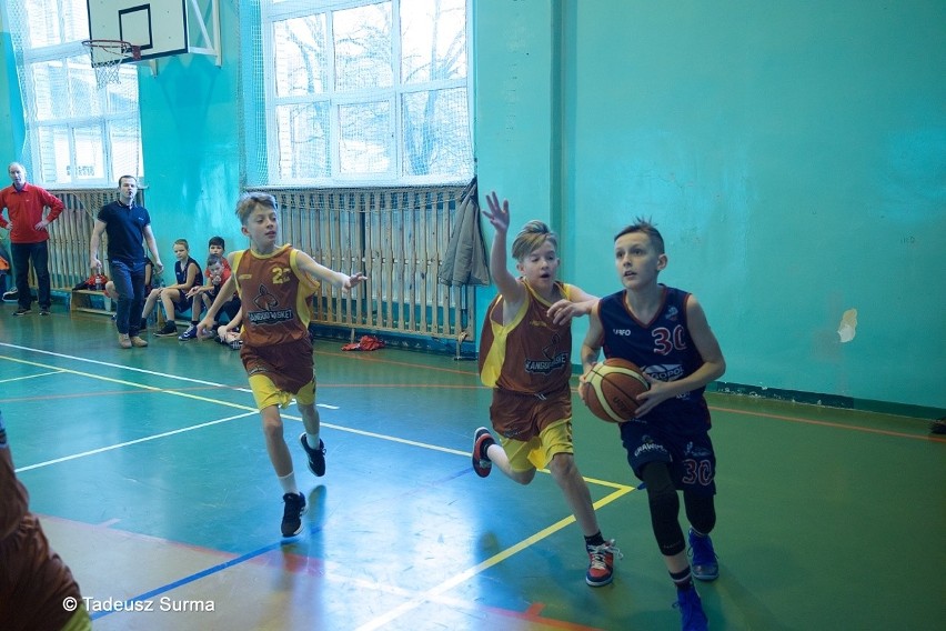 "Mikołajki z Basketem" Turniej o Puchar Dyrektora SP 3 w Stargardzie. Gospodarze najlepsi! [zdjęcia]