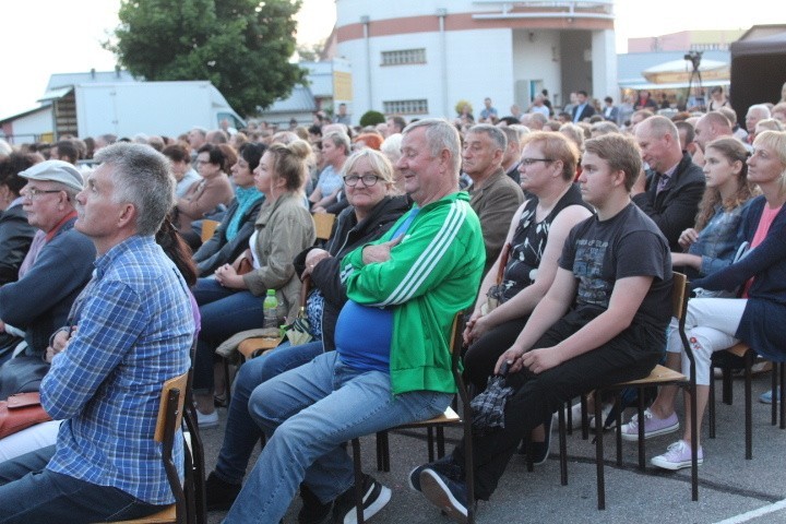 Uroczysta sesja Rady Powiatu, odsłonięcie pamiątkowej...