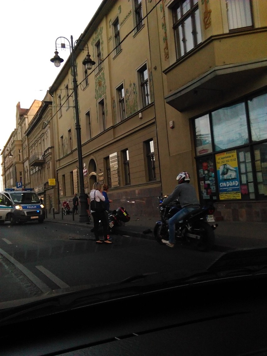 Późnym popołudniem na ulicy Jagiellońskiej w Bydgoszczy...