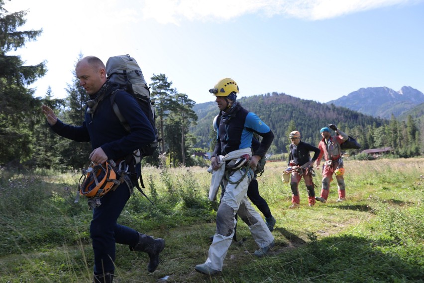 Tatry: Poszukania grotołazów w Jaskini Wielkiej Śnieżnej na razie nie przynoszą rezultatu