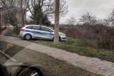 Zwłoki mężczyzny odnaleziono przy ulicy Poznańskiej w Inowrocławiu [zdjęcia]