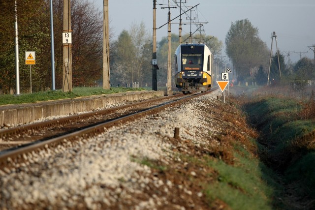Po zakończeniu projektu pociągi pasażerskie pojadą z prędkością do 120 km/h, a składy towarowe do 80 km/h.