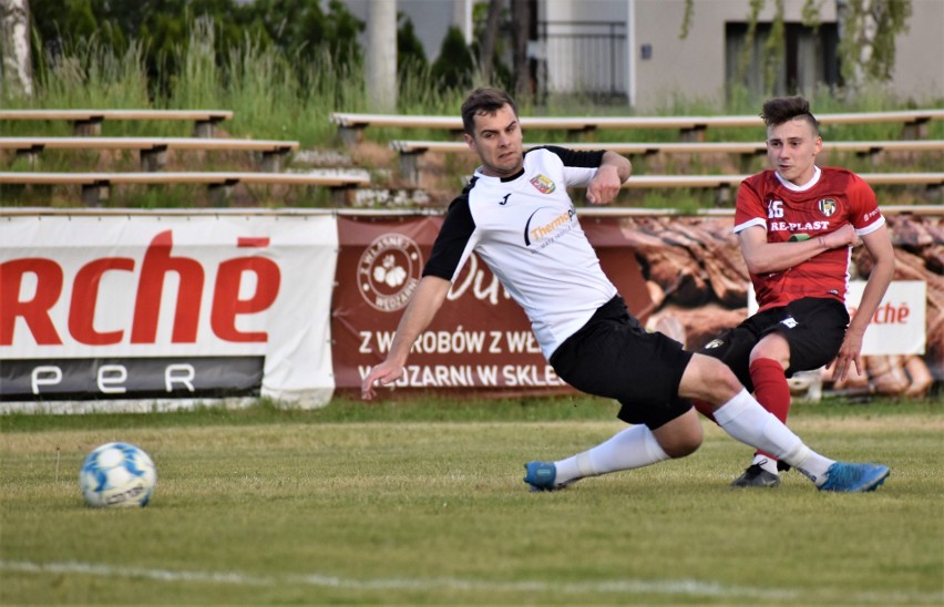 V liga piłkarska, Wadowice: MKS Libiąż - LKS Rajsko 1:5. Na...