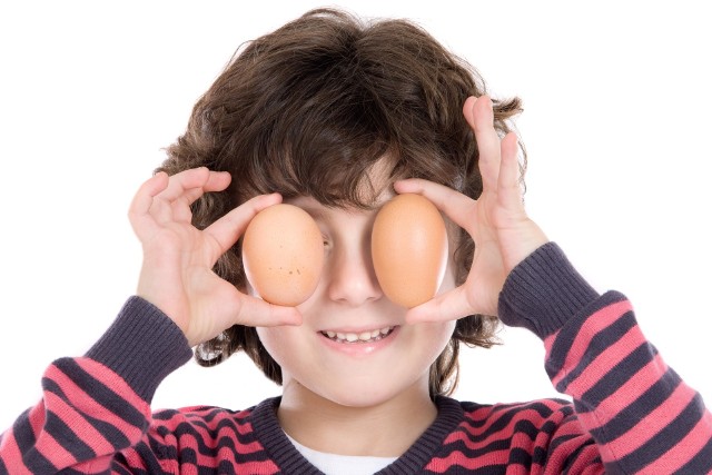 Bez jajek trudno wyobrazić sobie nie tylko Wielkanocy, ale i wielu innych świąt. Niestety są one jedną z najczęstszych przyczyn alergii pokarmowych.