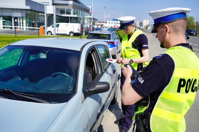 W trakcie środowej (27.04) akcji "Prędkość" policjanci skontrolowali 225 pojazdów i przyłapali 114 kierujących jadących z nadmierną szybkością.