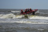 Akcja ratunkowa na plaży w Mielnie. 12-latek na materacu nie mógł wrócić na brzeg