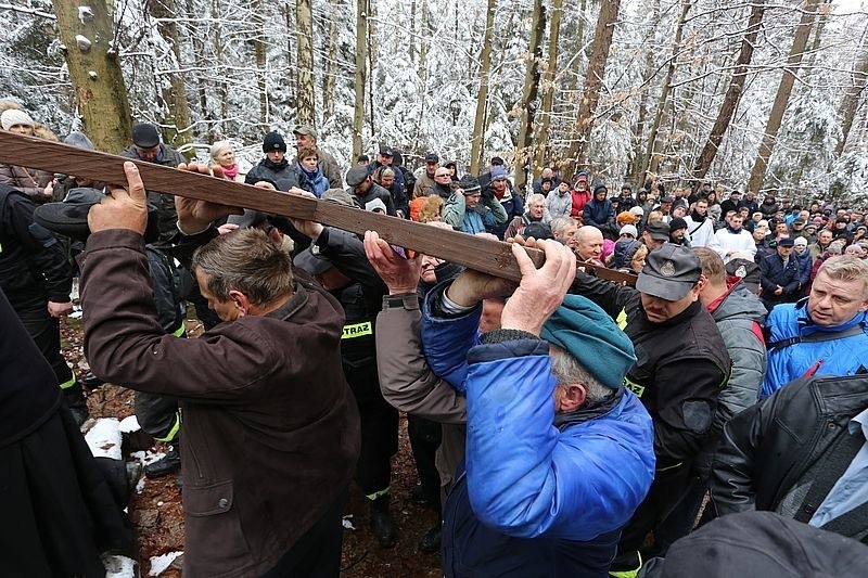 Droga Krzyżowa z Nowej Słupi na Święty Krzyż