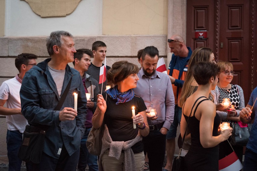 Łańcuch Światła w Opolu. Ponad 500 osób protestowało w Opolu...