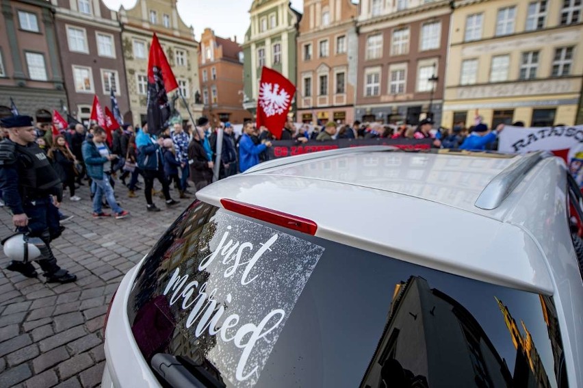 Kilkaset osób wzięło udział w Marszu Zwycięstwa, który w...