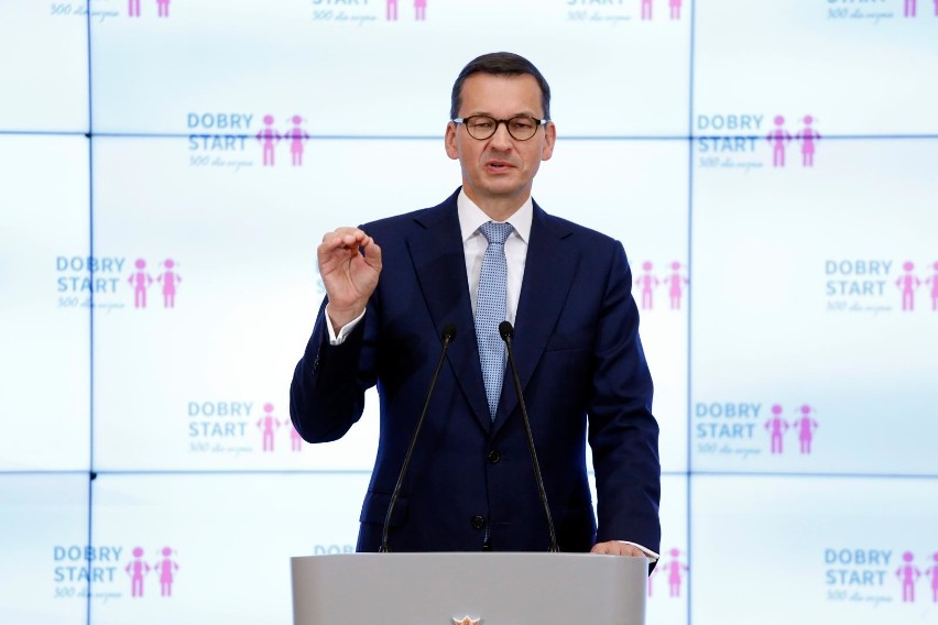 300 plus. Premier Mateusz Morawiecki chwali program „Dobry start”. "Wyprawka nie powinna dzielić w szkole dzieci na lepsze i gorsze"