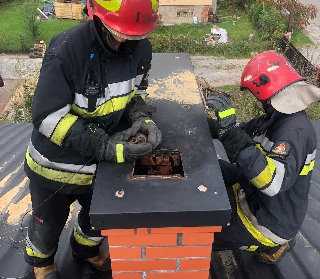 Pożary wynikające z nieszczelności przewodów kominowych to strażacka codzienność w sezonie grzewczym. W minioną sobotę, piątek i czwartek  gaszono pożary sadzy w Mesznej, Czechowicach-Dziedzicach oraz Bielsku-Białej.