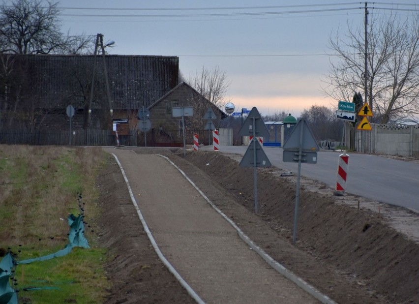 Trwa modernizacja drogi powiatowej na terenie gminy Jastrzębia. Powstanie też nowa ścieżka rowerowa. Zobaczcie zdjęcia