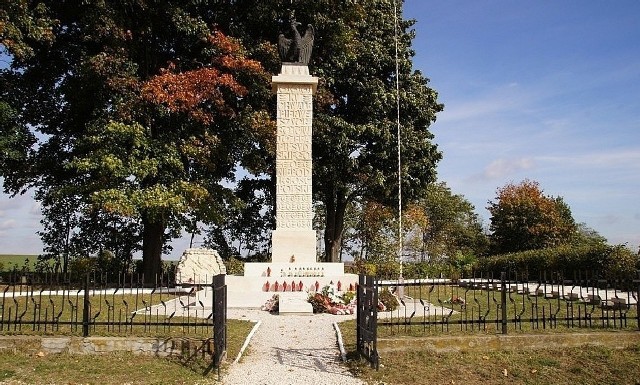 Pomnik Zwycięstwa Legionów w Czarkowach odzyskał swój dawny blask.