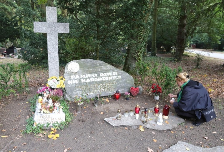 Dzień Dziecka Utraconego w Szczecinie. Modlitwa, kwiaty i msza [zdjęcia]