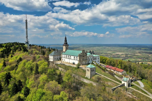 Ile mieszkańców ma Nowa Słupia? Ile urodziło się dzieci, ile było małżeństw, rozwodów, a ilu mamy stulatków?Na kolejnych slajdach sprawdź poszczególne dane demograficzne miasta i gminy Nowa Słupia w 2023 roku >>>