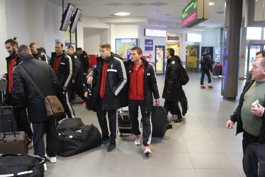 Piłkarze Górnika Zabrze wylecieli w sobotę na zgrupowanie do...