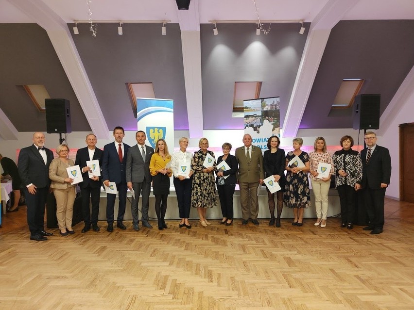 Powiat Opolski nagrodził nauczycieli z okazji Dnia Edukacji Narodowej