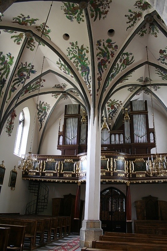 Kościół wzniesiony w stylu gotyckim około 1360 roku z...
